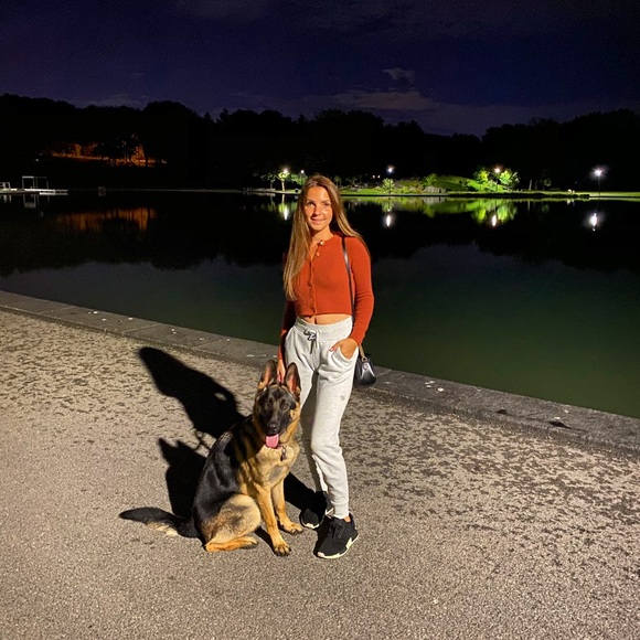 Meet your Posher, Amanda - Picture 1 of 1